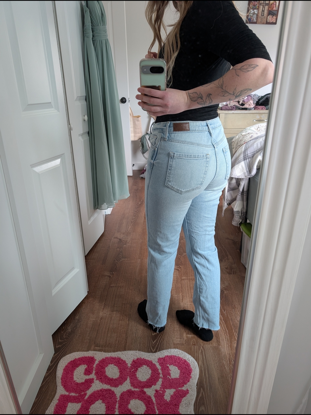 Hollister Ultra high Rise Mom Jean 26W